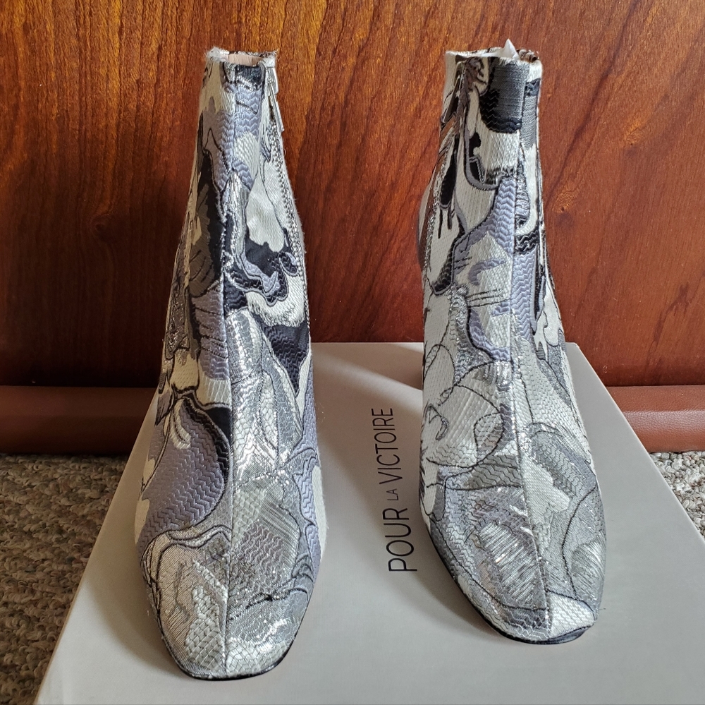 NIB POUR LA VICTOIRE Rickie Brocade Steel Grey High Heel Ankle Boots sz 10 - Picture 5 of 16